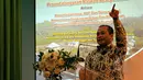 Menteri Desa PDDT Marwan Jaffar saat memberi sambutan sebelum penandatangan MoU terkait pengadaan sembilan juta Hektare Lahan Transmigrasi di kantor Kementerian Desa PDDT, Jakarta, Jumat (8/5/2015). (Liputan6.com/Yoppy Renato)