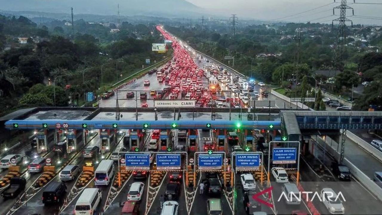 Kemenhub Siapkan Strategi Komprehensif Antisipasi Macet Nataru 2025/2026