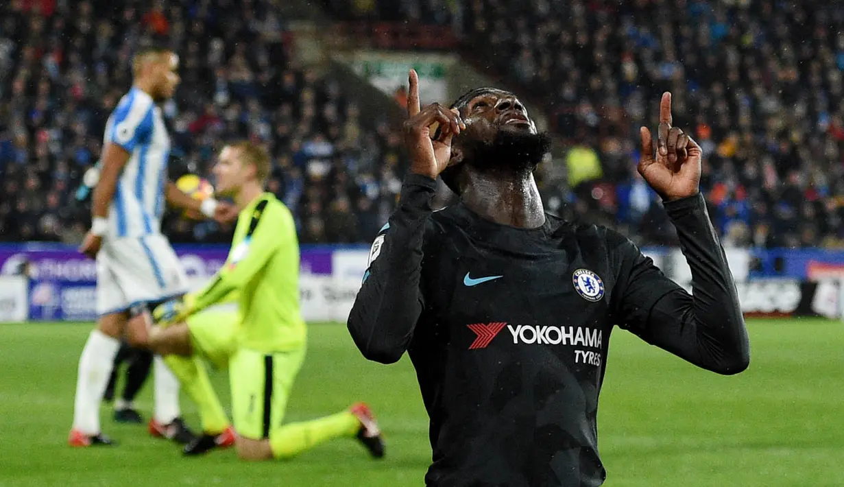 Tiemoue Bakayoko - Pemain yang dibeli mahal oleh Chelsea yakni 40 juta euro itu nyatannya gagal memenuhi harapan manajemen The Blues. Digadang-gadang jadi jendral lini tengah, nyatanya ia justru terus dipinjamkan mulai dari AC Milan, AS Monaco, hingga terakhir di Napoli. (Foto: AFP/Oli Scarff)