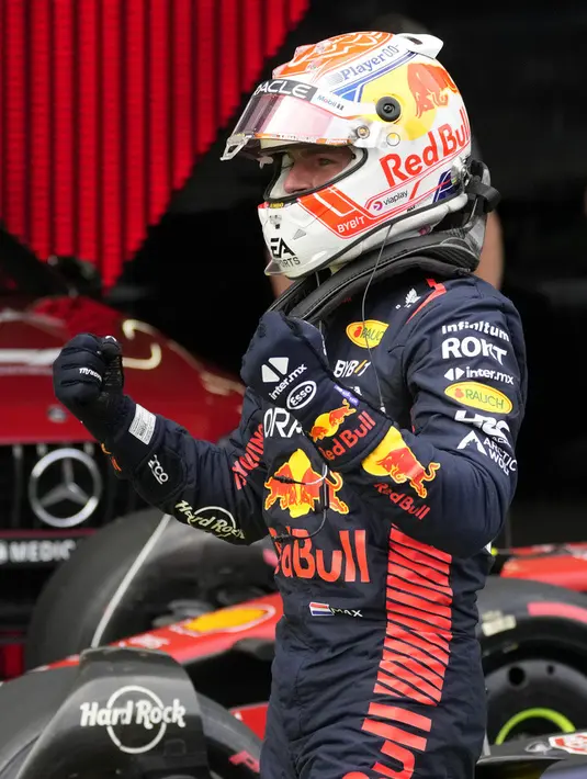 <p>Dia dianggap melakukan manuver yang merugikan Kevin Magnussen. Kedua pembalap sempat dipanggil Stewart dua jam setelah kualifikasi selesai. (AP Photo/Darko Bandic, Pool)</p>