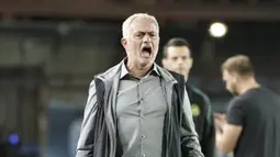 Pasukan Jose Mourinho berhasil menang tipis dengan skor 2-1. (Marco Bucco/LaPresse via AP)