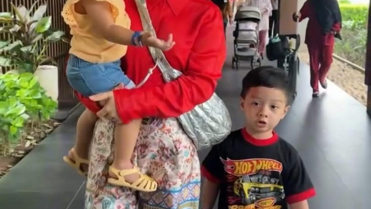 Potret Terbaru Air Rumi Akbar Anak Irish Bella