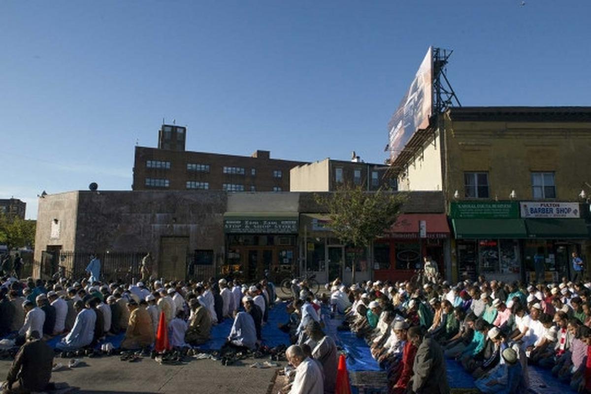 Kekhusyukan umat muslim di New York jalani ibadah salat Idul Adha