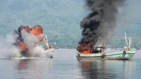 Kadispenum Puspen TNI Kolonel Infanteri Bernardus Robert menjelaskan, 2 kapal itu ditangkap di perairan Maluku pada 7 Desember 2014.
