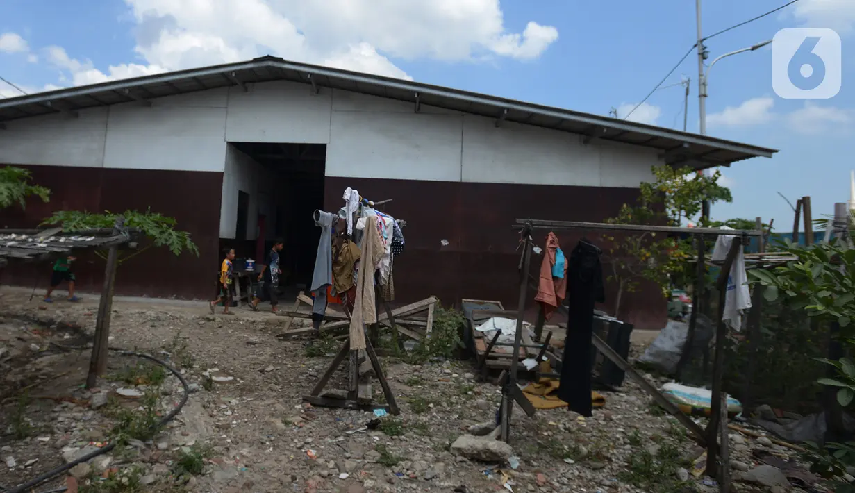 Suasana Kampung Akuarium di wilayah Penjaringan, Jakarta Utara, Jumat (21/8/2020). Pembangunan kampung susun Akuarium nantinya dibangun di tanah seluar 10.300 meter persegi dengan total 241 unit hunian. (merdeka.com/Imam Buhori)