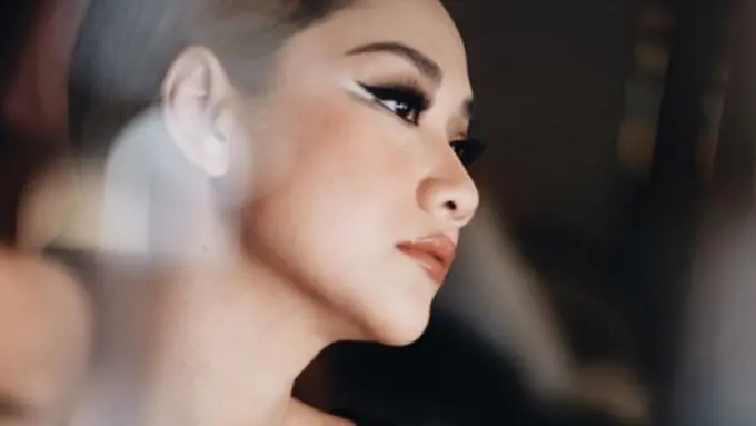 Dari Natural Sampai Glamor, Gaya Makeup Bunga Citra Lestari yang Memesona