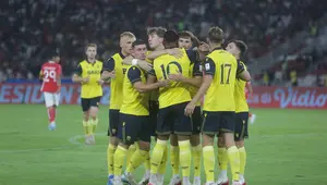 Oxford United mengalahkan Liga Indonesia All Stars dalam partai pertama Grup A Piala Presiden 2025 di Stadion Utama Gelora Bung Karno (SUGBK), Jakarta Pusat, pada Minggu (6/7/2025) malam WIB. (Bola.com/Muhammad Iqbal Ichsan)