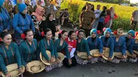 Menteri BUMN Rini Soemarno saat Panen Raya di Bantul, Yogyakarta. (Dok Kementerian BUMN)