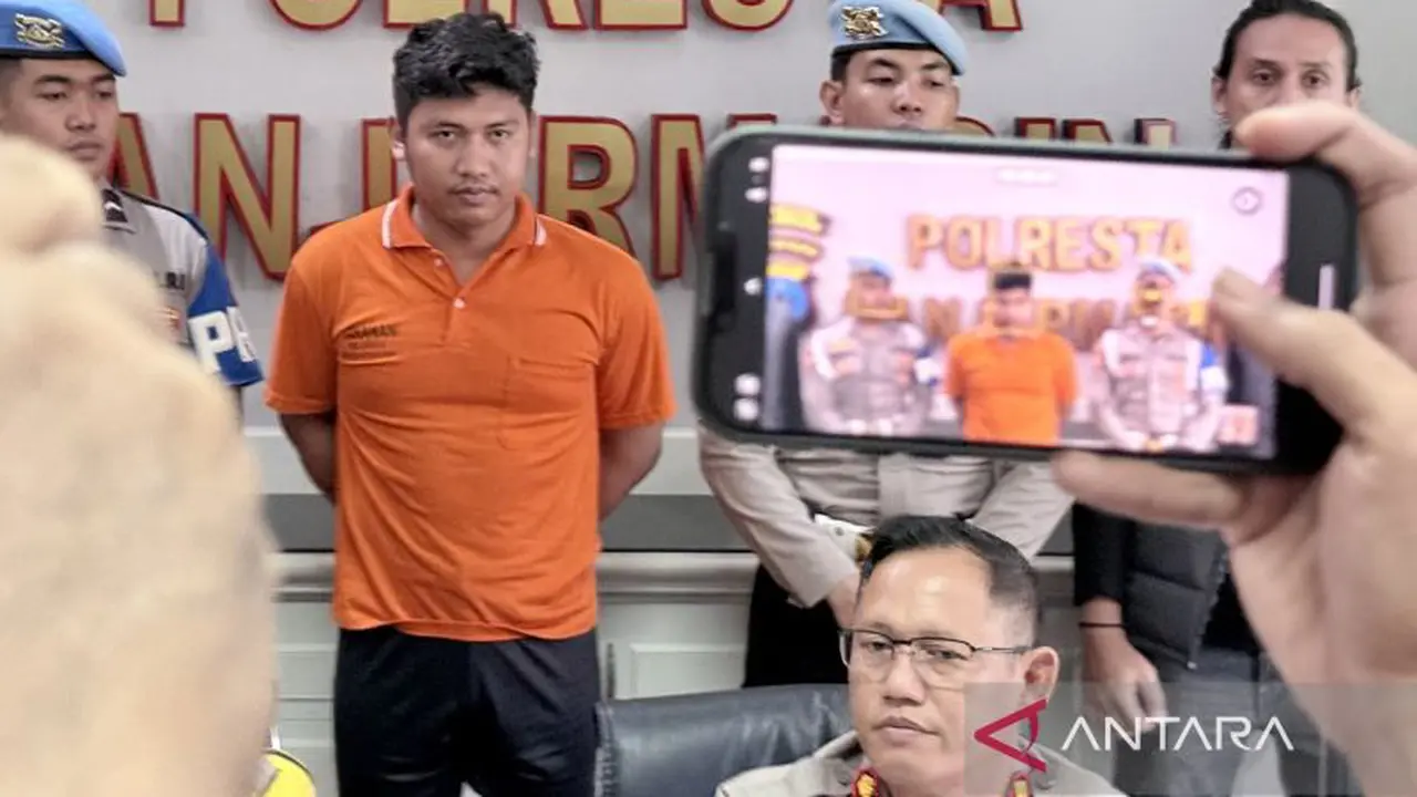Polisi tersangka pembunuhan mahasiswi ULM. (Antara)