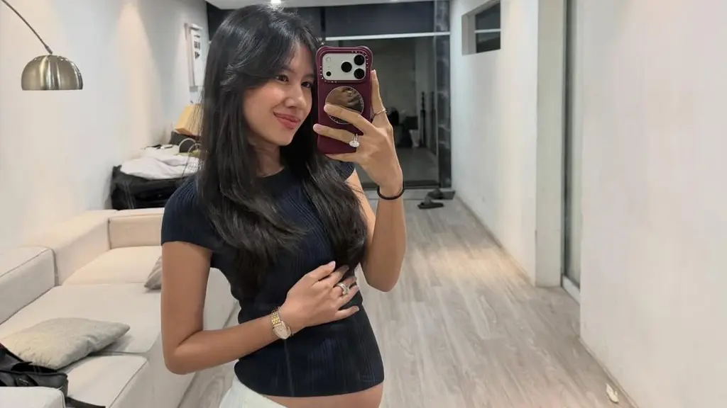 Sempat alami morning sickness, Shenina Cinnamon pamer baby bump dengan nyaman (@sheninacinnamon)
