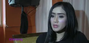 Sebagai pekerja seni, Cita Citata mendukung para pria yang hobi gonta ganti warna rambut. Tetapi pria dengan warna rambut mencolok, bukanlah karakter pria idaman Cita. 