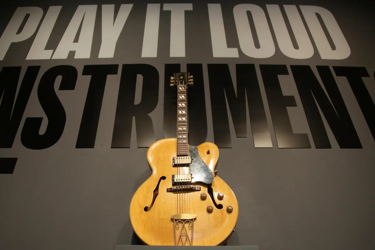 Pameran Instrumen Play It Loud