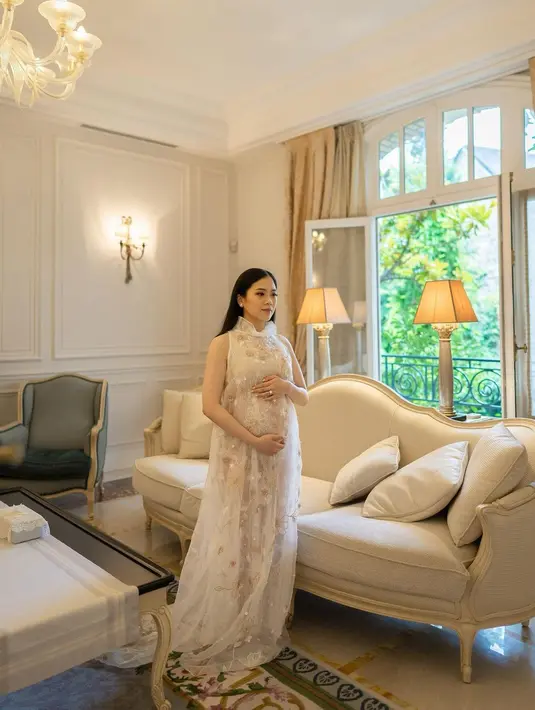 Tak terkecuali momen maternity shoot yang dilakoni baru-baru ini di Paris. [Instagram/jessicatanoe]