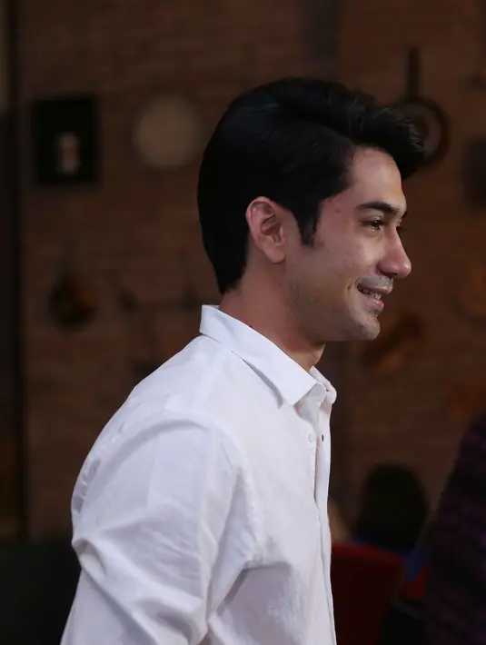 Kembali dipercaya memerankan sosok mantan presiden Republik Indonesia ketiga ini, Reza Rahadian mengaku bangga. Baginya peran Habibie seperti sudah mendarah daging pada dirinya. (Nurwahyunan/Bintang.com)