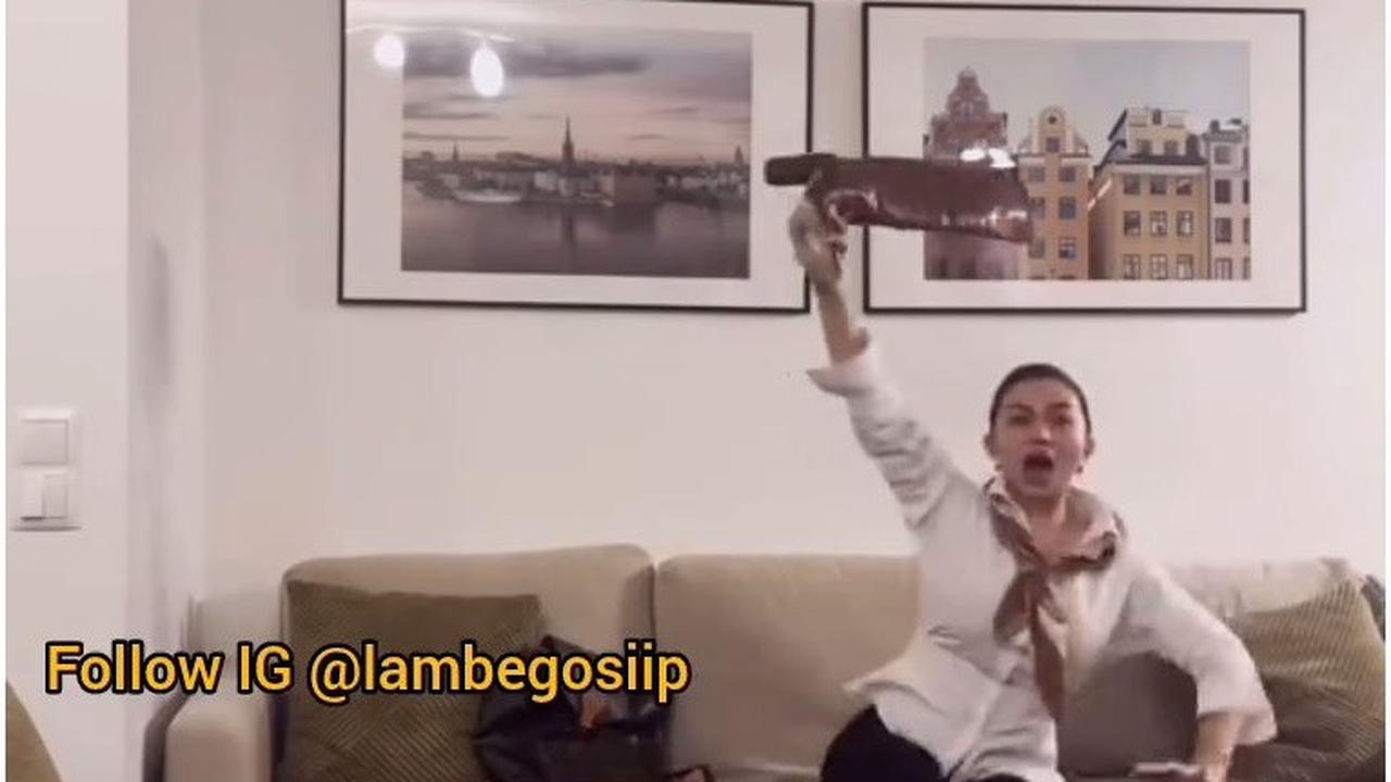 Ngakak, Momen Ariel Tatum Kesulitan Lepas Sepatu Boots sampai Guling-Guling dan Menghela Nafas Berkali-Kali