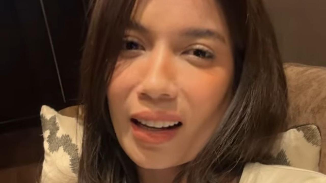 Saat terjatuh, Sabrina langsung mendapat pertolongan orang-orang yang ada di sekitarnya, termasuk sang adik.<br>