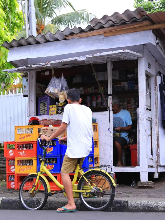 "Pakaiannya lusuh, badannya hitam. Dulu mah rutin dua minggu sekali atau sebulan sekali minta jatah (uang) ke sini," tuturnya. (Adrian Putra/Bintang.com)