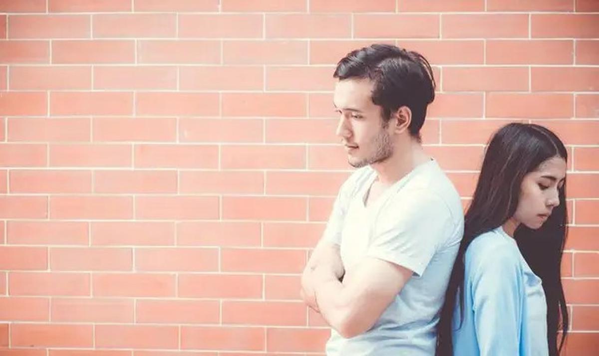 5 Sikap yang Bisa Membuat Pria Menjauh dalam Hubungan