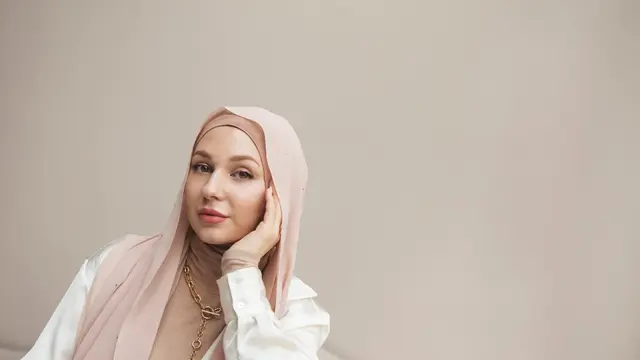 Rekomendasi Fashion dan Beauty untuk Lebaran 2025 (Foto/Sumber: DKNY)