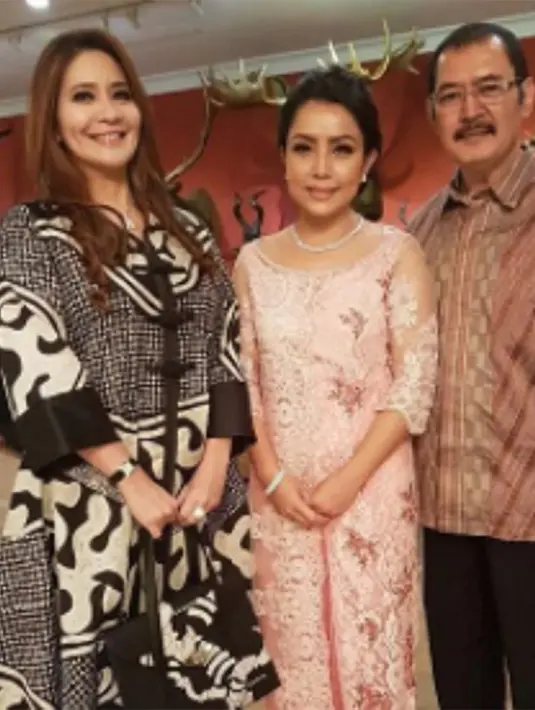 "congrats for house warming @Mayangsari," tulis cutkeke_xavier.  "About last night, happy wedding aniv Mr BT dan Mrs MST," tulis Coreta sahabat Mayangsari. (Instagram/coreta_louise)