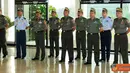 Panglima TNI Laksamana TNI Agus Suhartono, menerima pelaporan korps kenaikan pangkat 11 Perwira Tinggi (Pati) TNI di Ruang Hening Mabes TNI Cilangkap, Jakarta Timur, Kamis (14/6). (Pengirim: Badarudin Bakri Badar).