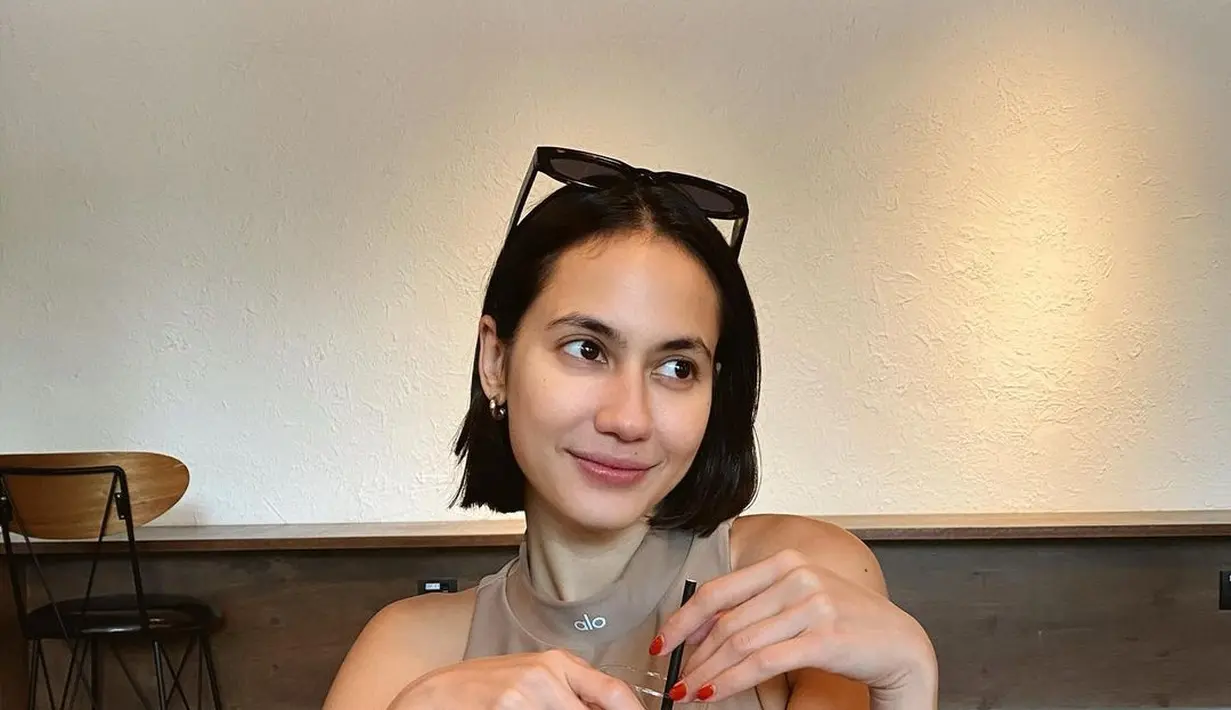 Pevita Pearce baru saja melakukan transformasi penampilan gaya rambutnya.