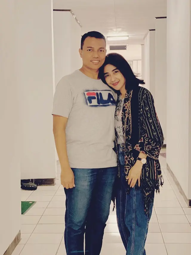 6 Potret Penampilan Sederhana Uut Permatasari di Luar Panggung