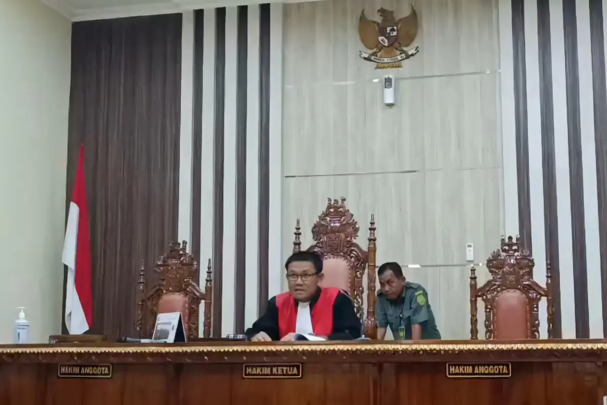 Hakim tunggal Pengadilan Negeri Tanjungkarang, Agus Windana, menolak seluruh permohonan praperadilan yang diajukan Arinal Djunaidi dalam sidang putusan. (Liputan6.com/Ardi Munthe).