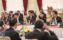 Arahan Jokowi: Semua Pihak Harus Bekerja 24 Jam Selesaikan 26.000 Kontainer yang Tertahan di Tanjung Priok dan Tanjung Perak