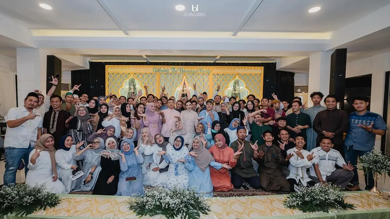 Momen Buka Bersama Keluarga Anang Hermansyah dengan Karyawan, Rutin Tiap Tahun