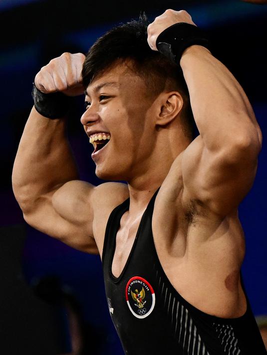 Dia memecahkan rekor dunia, rekor Asia dan rekor Asian Games dengan total angkatan 201 kg. (Ishara S.KODIKARA / AFP)