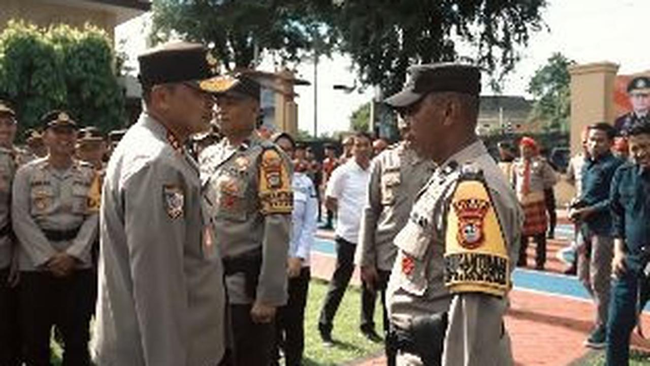 Mengetahui ketiga buah hati Nurdin belum ada yang mengikuti jejak sang ayah, Fadil langsung menawarkan soal pendidikan Polri. <br>