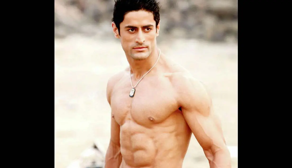 Mohit lahir di Kota Jammu pada 14 Agustus 1982. Ketika remaja berat Mohit mencapai lebih dari 100 kg dan sering diejek sebagai si gembrot. Namun siapa sangka menjelang dewasa banyak pria iri pada kekarnya tubuh Mohit (Istimewa)