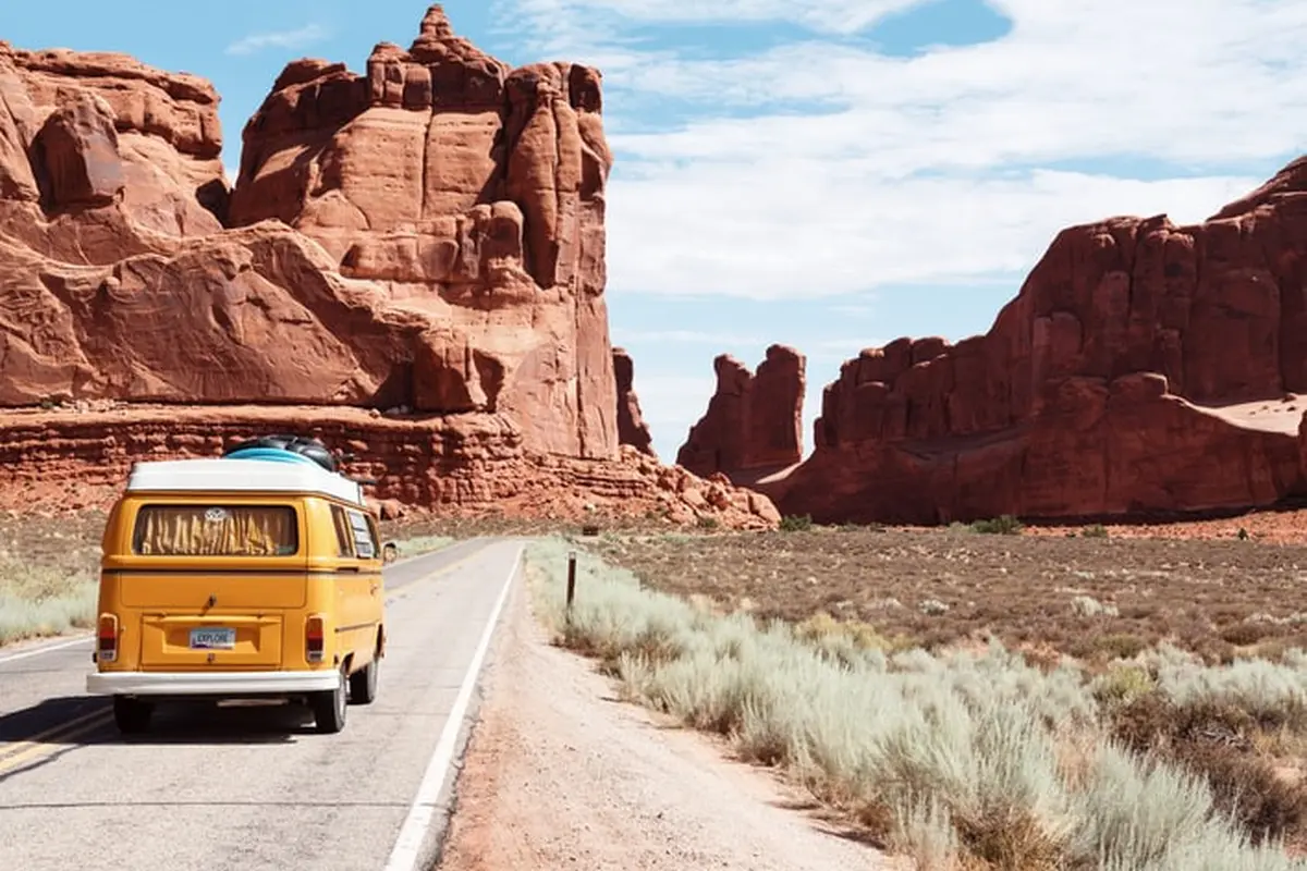 Ilustrasi road trip