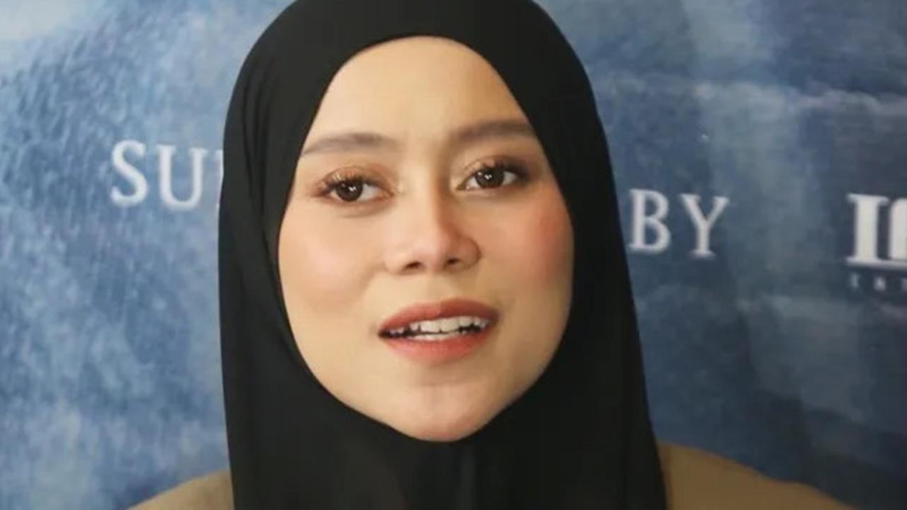 Momen Haru, Lesti Kejora Curhati Hakim di Mahkamah Konsitusi Usai Dilaporkan ke Polisi