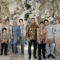 keluarga termasuk keluarga Anang Hermansyah dan Krisdayanti. [@aaliyah.massaid]