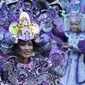 Peserta Solo Batik Carnival 2016 beraksi di jalan protokol Slamet Riyadi (Reza Kuncoro/Liputan6.com)