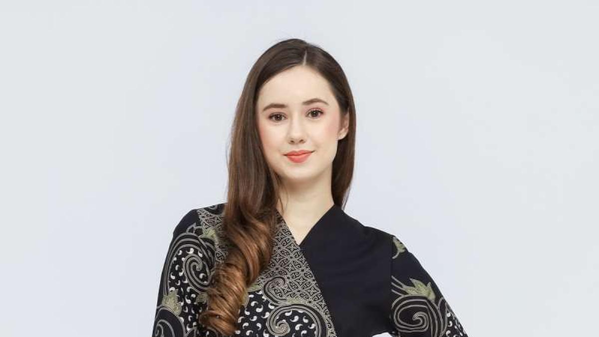 Dress Batik Trendy Buat Anak Muda, Bikin Look Makin Percaya Diri