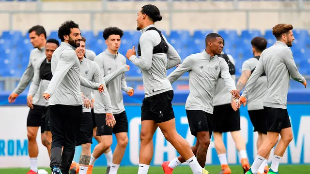 Latihan Santai Pemain Liverpool Jelang Hadapi AS Roma