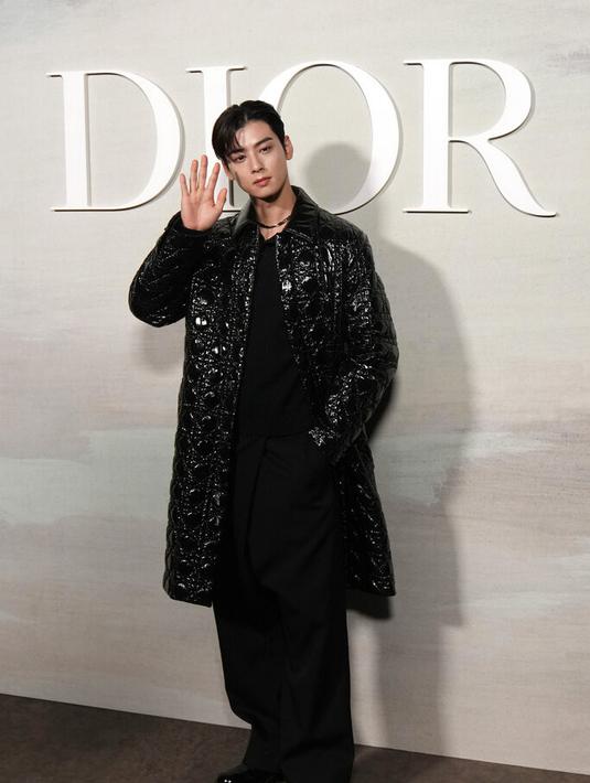 <p>Cha Eun Woo dalam fashion show Dior di Paris. (AP Photo/Francois Mori)</p>