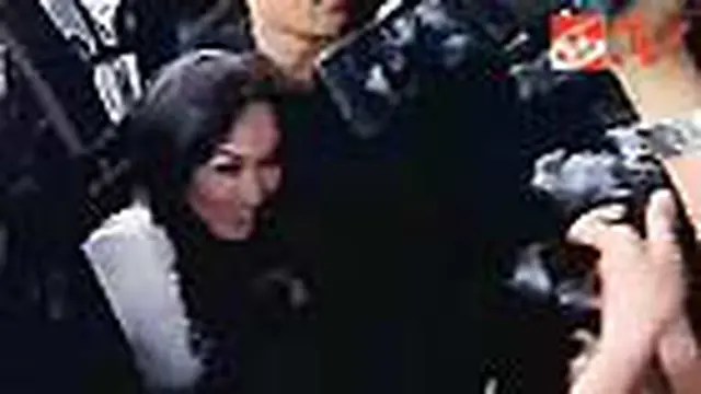Angie Datangi KPK Ditemani Adik Ipar