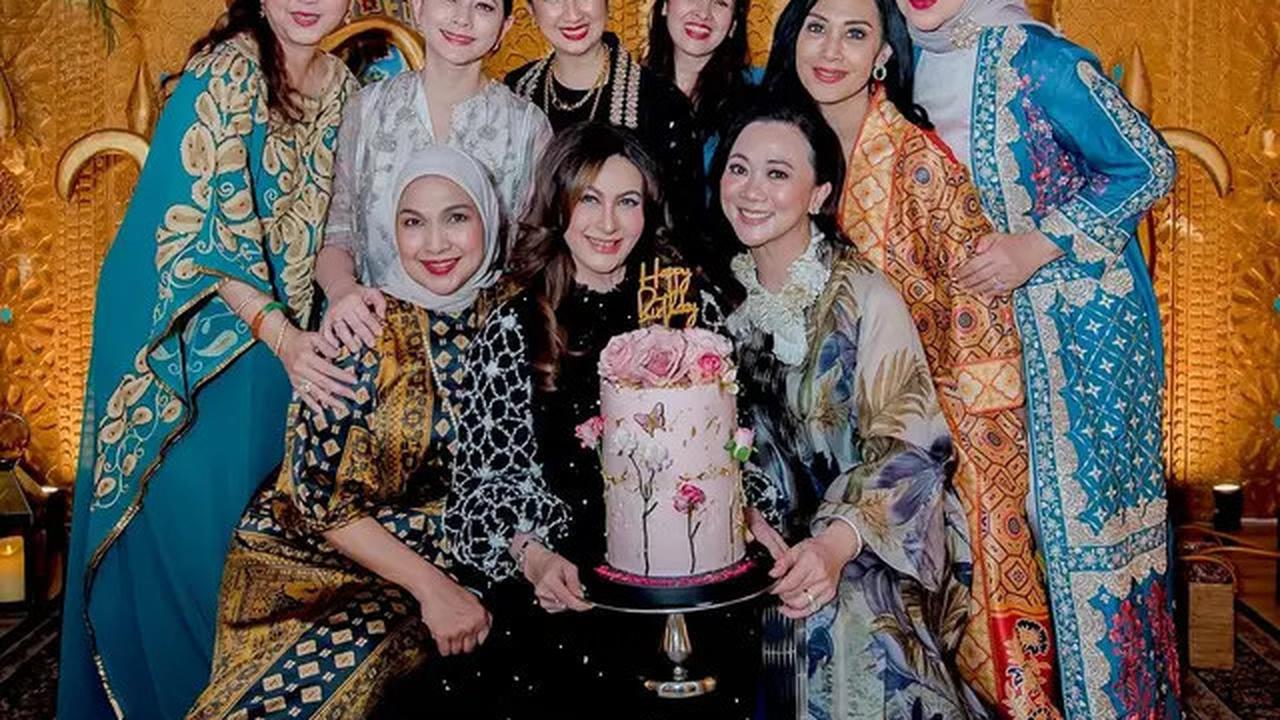 6 Potret Ultah Diana Pungky Bareng Artis Lawas Digelar Intimate, Tak Menua di Usia 51 Tahun