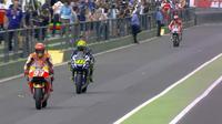 Pebalap Repsol Honda, Marc Marquez, menjadi yang tercepat pada balapan MotoGP Argentina, Senin (4/4/2016) dini hari WIB. Sementara Valentino Rossi harus puas di posisi kedua. (Twitter)