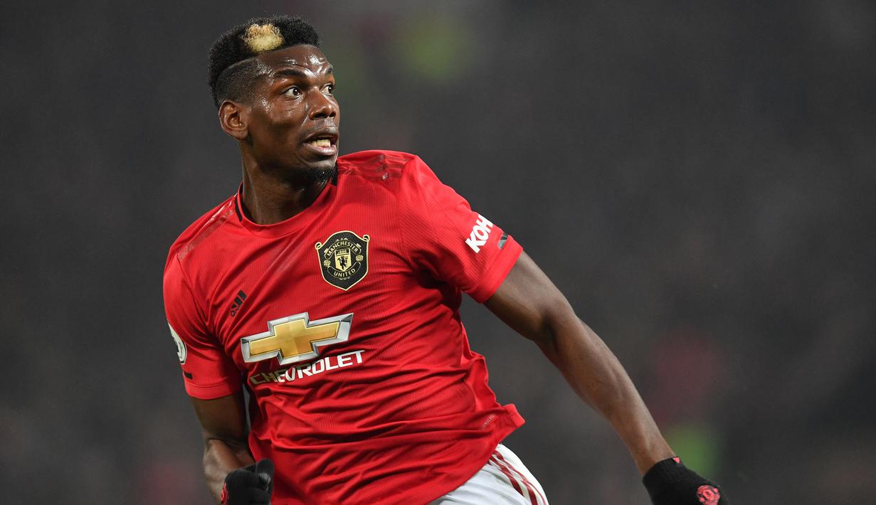 Paul Pogba - Paul Pogba dikenal sebagai muslim yang taat, Pogba beberapa kali menjalankan ibadah umrah ke Mekah. Sama seperti tahun-tahun sebelumnya, tahun ini Pogba juga meneruskan ibadah puasa meski dibayangi gangguan pandemi virus corona. (AFP/Paul Ellis)