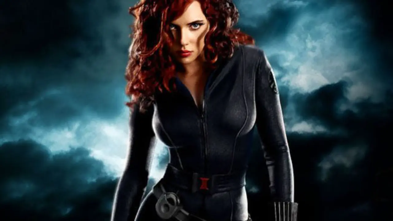 Bikin Semua Mata Tertuju Padamu dengan Dandanan ala Black Widow 