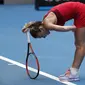 Petenis nomor satu dunia, Simona Halep, selamat dari pertandingan sengit melawan petenis non-unggulan asal Amerika Serikat, Lauren Davis, pada babak ketiga Australia Terbuka 2018, Sabtu (20/1/2018). (AP/Vincent Thian)