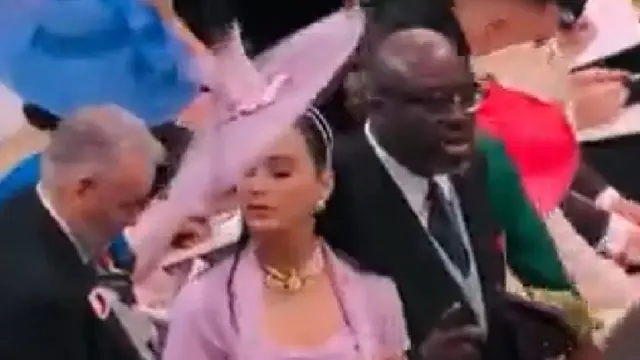 Katy Perry Kebingungan di Penobatan Raja Charles III