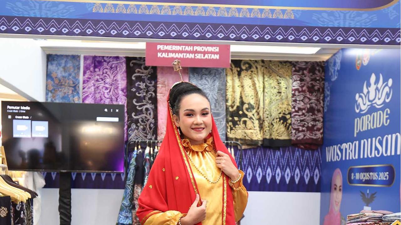 FOTO: Parade Wastra Nusantara 2025,  Keanggunan Kain Tradisi Menyapa Keseharian