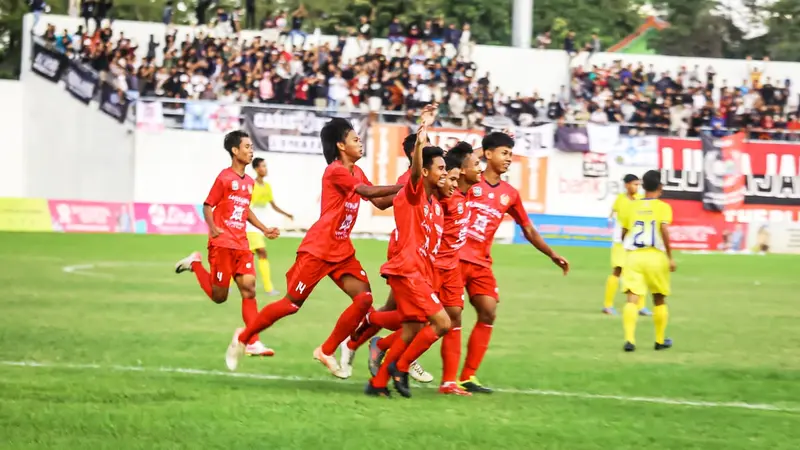 Tim sepak bola Lumajang rayakan keberhasilanya membobol gawah Kabupaten Tuban dalam ajang Porprov Jatim ke VII (Istimewa)