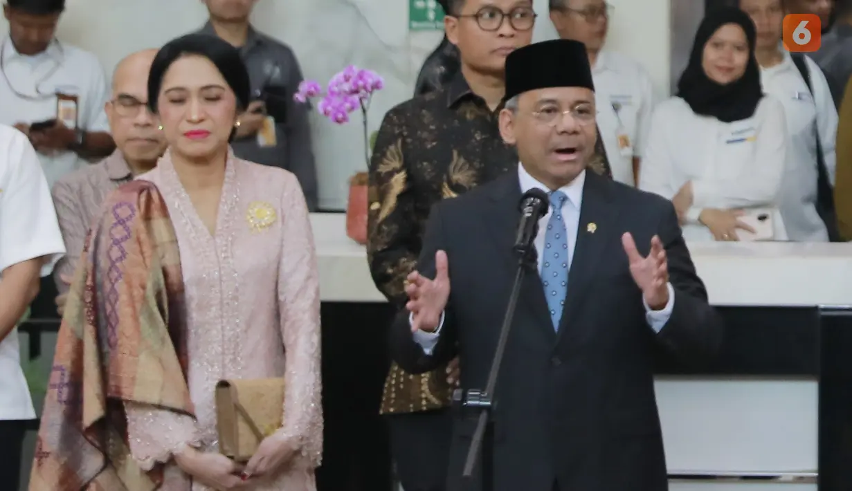 Menteri Keuangan Suahasil Nazara menyampaikan keterangan kepada awak media usai dilantik Presiden Prabowo Subianto di Istana Negara, Jakarta, Senin (14/9/2026). (KLY/Budy Santoso)
